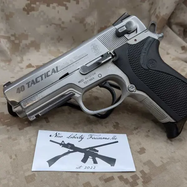 Smith&Wesson 4013TSW ブラック Smith & Wesson Model 4013TSW .40 S&W