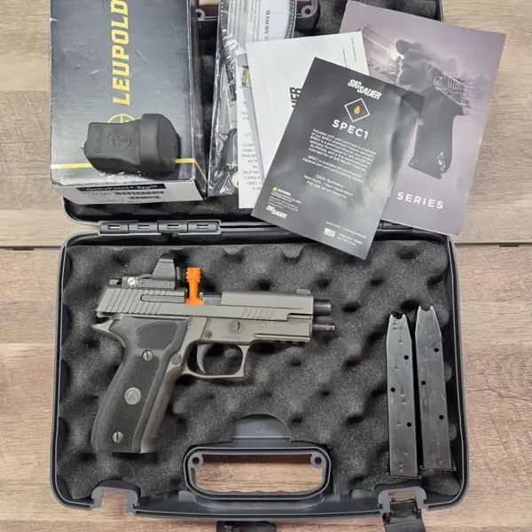 SIG SEUER  Ｐ226 E2  超美品 SIG SAUER P226 for sale, SIG P226 9mm full-size pistol series