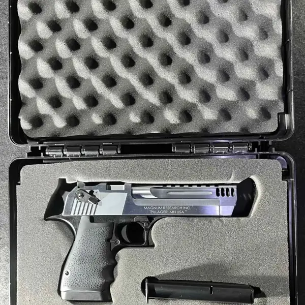 DEZART EAGLE 50AE　MAGNUM RESEARCH Magnum Research Desert Eagle 50 AE Full-Size Pistol with