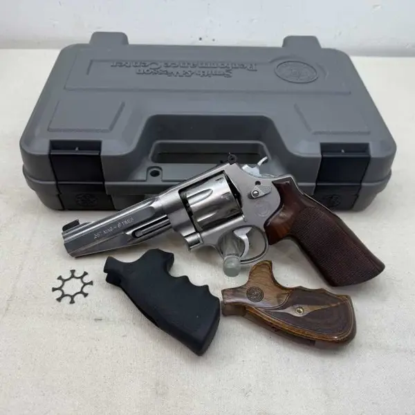 【suma】 Smith & Wesson PERFORMANCE CENTER Model 627 2.6