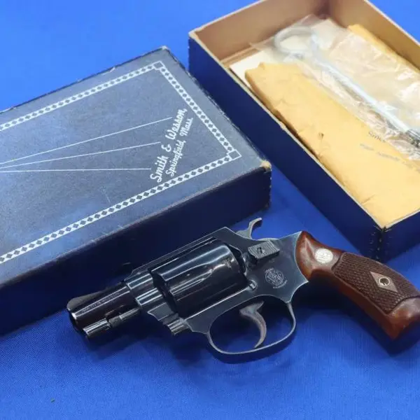 NEW CHIEFS SPECIAL リボルバー GUNS Magazine The Enduring Smith & Wesson Chief Special