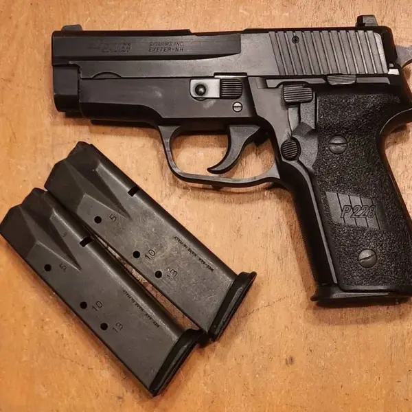 トイガン SIG/SAUER P228 Heavy Weight-version SIG-Sauer P228 | Tremors Wiki | Fandom