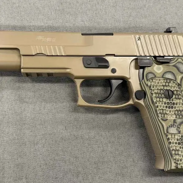 SIG Sauer P220 - Thumbnail 5