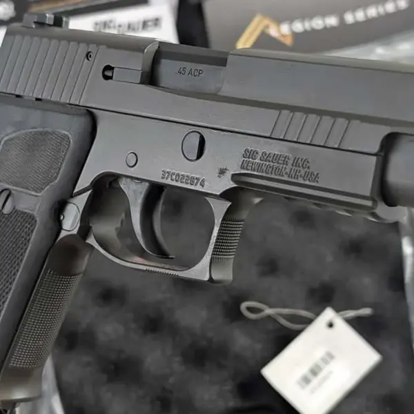 SIG Sauer P220 - Thumbnail 4