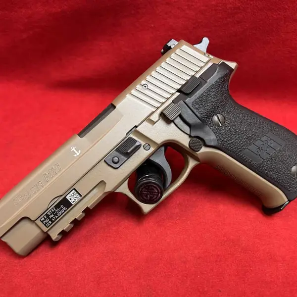 SOCOM　MK25 SOCOM MK25 U.S. Navy SEAL Pistol P226 MK25 | SIG SAUER