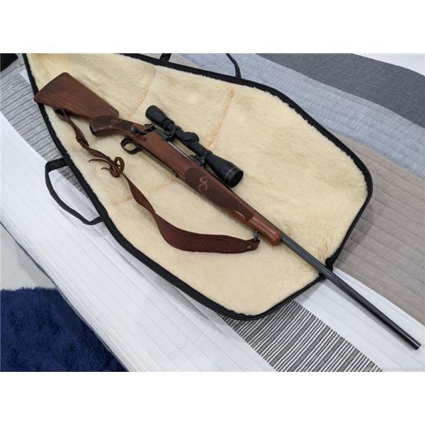 .270 Win. Winchester Model 70 Featherweight 270 with Variable 3-9 Leopold Scope 21 inch " barrel