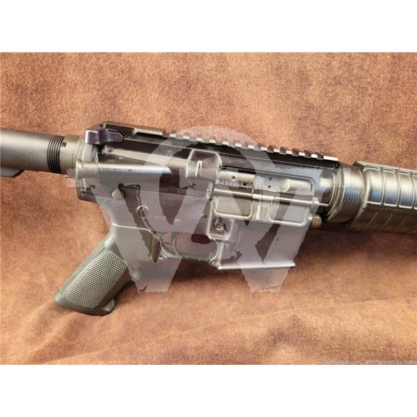 5.56mm NATO (.223 Rem.) Bushmaster XM15-E2S 223/5.56mm Semi-Automatic AR15 AR-15 Rifle M4 Buttstock