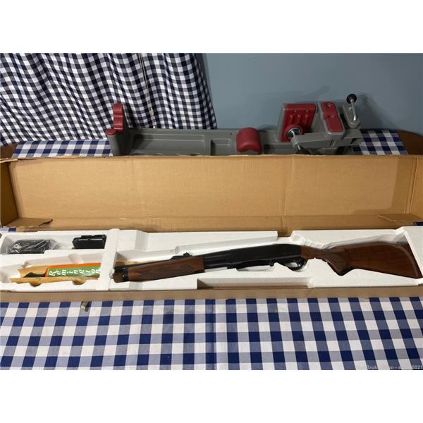 .30-06 NIB 2013 Remington 7600 Gloss 30-06 beautiful wood brand new 22 inch " barrel