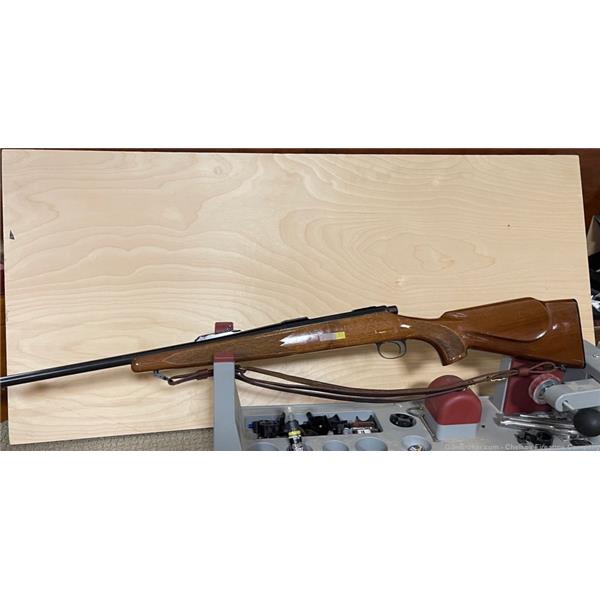 .30-06 Remington Model 700 ADL 30-06, leather strap great condition 22 inch " barrel