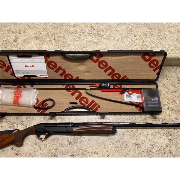 Super Black Eagle 3 Benelli SBE -12 Gauge -28” Barrel - Blued- Walnut 100 Rounds Fired 28 inch " barrel
